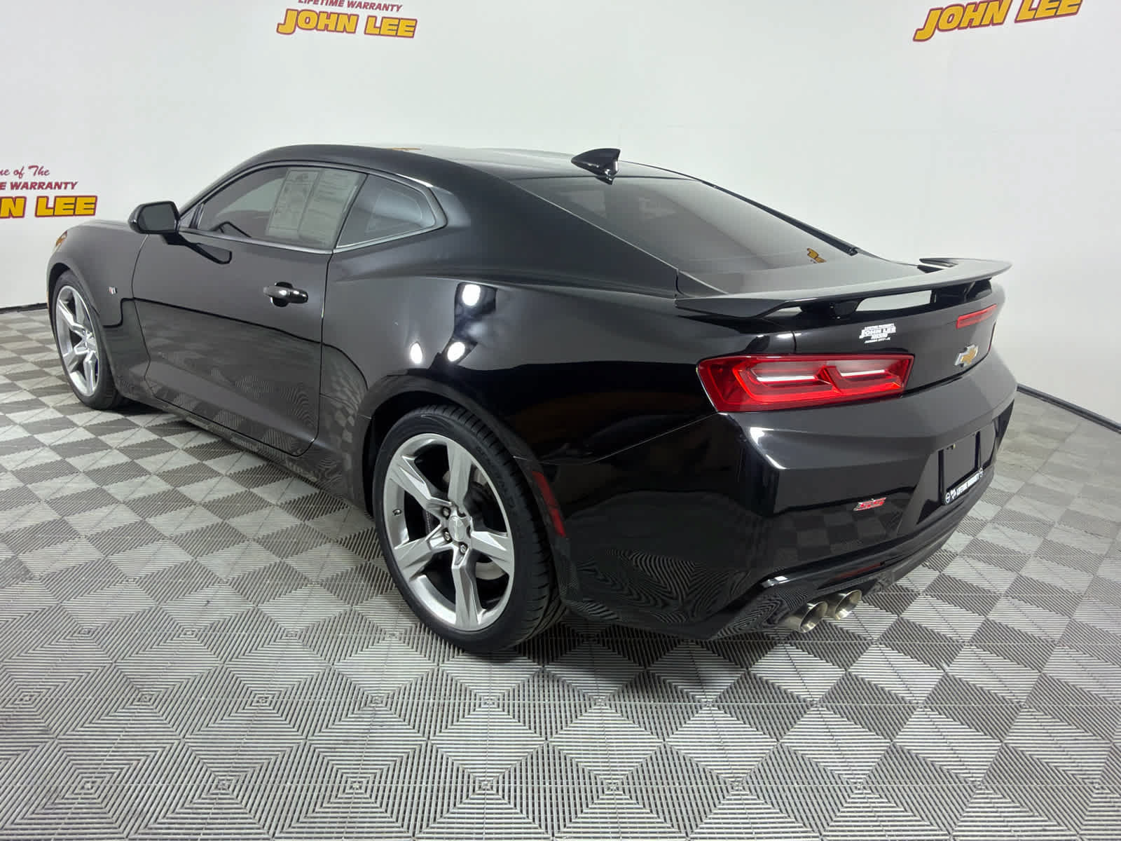 Used 2018 Chevrolet Camaro SS RWD image 3