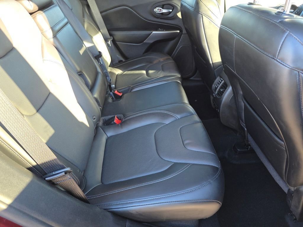 Used 2019 Jeep Cherokee Limited image 17