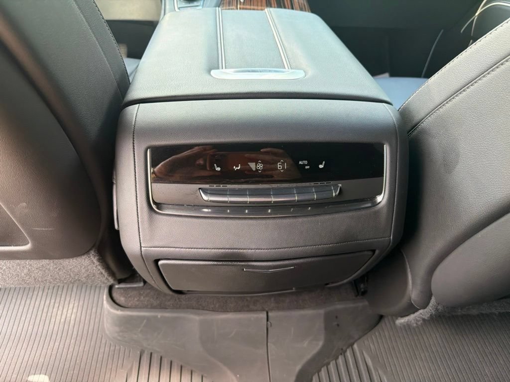 Used 2022 Cadillac Escalade Luxury AWD/4WD image 18