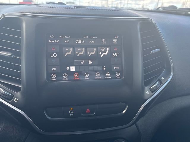 Used 2019 Jeep Cherokee Latitude Plus w/ Comfort/Convenience Group image 19