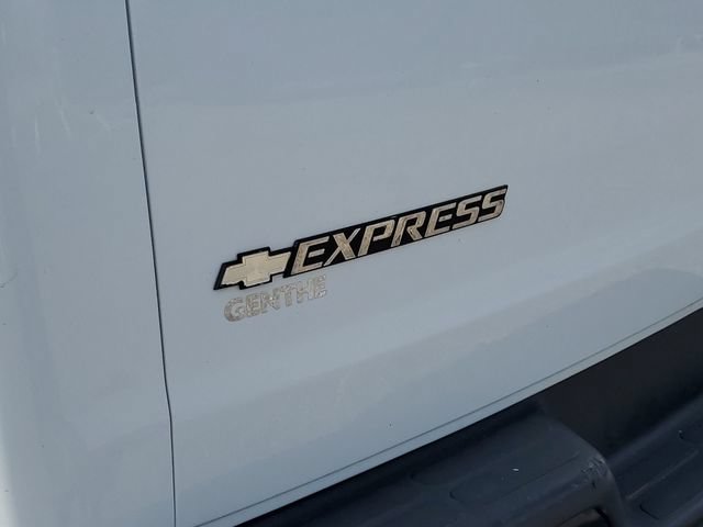 Used 2018 Chevrolet Express 2500 RWD image 27