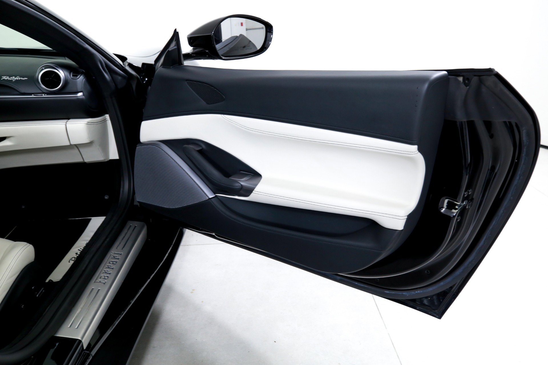 Used 2020 Ferrari Portofino image 21