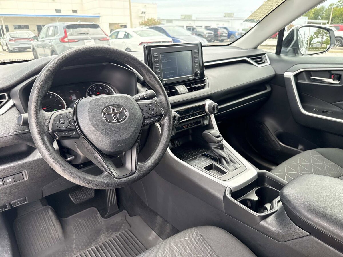 Used 2021 Toyota RAV4 XLE FWD image 15