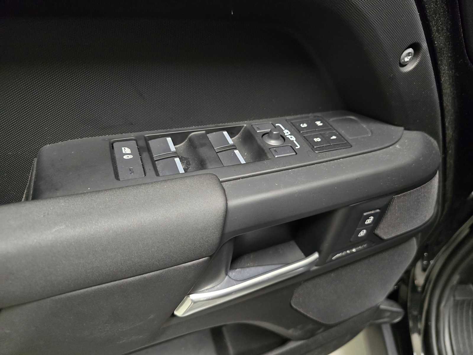 Used 2025 Land Rover Defender 110 S AWD/4WD image 24