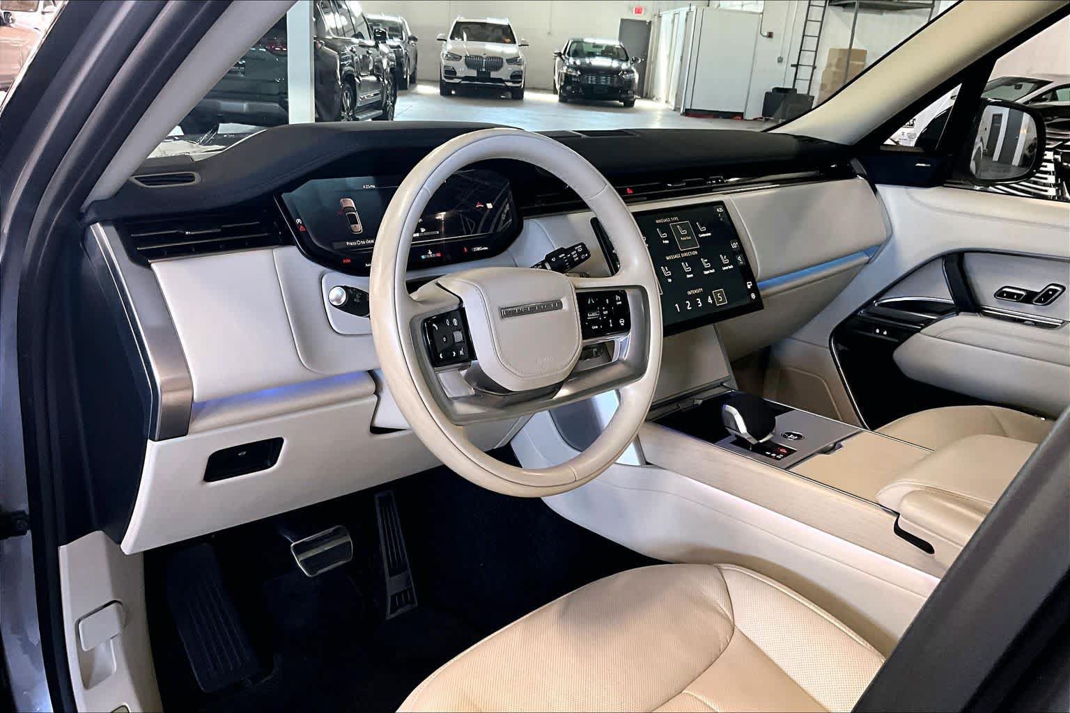 Used 2024 Land Rover Range Rover Long Wheelbase SE AWD/4WD image 17