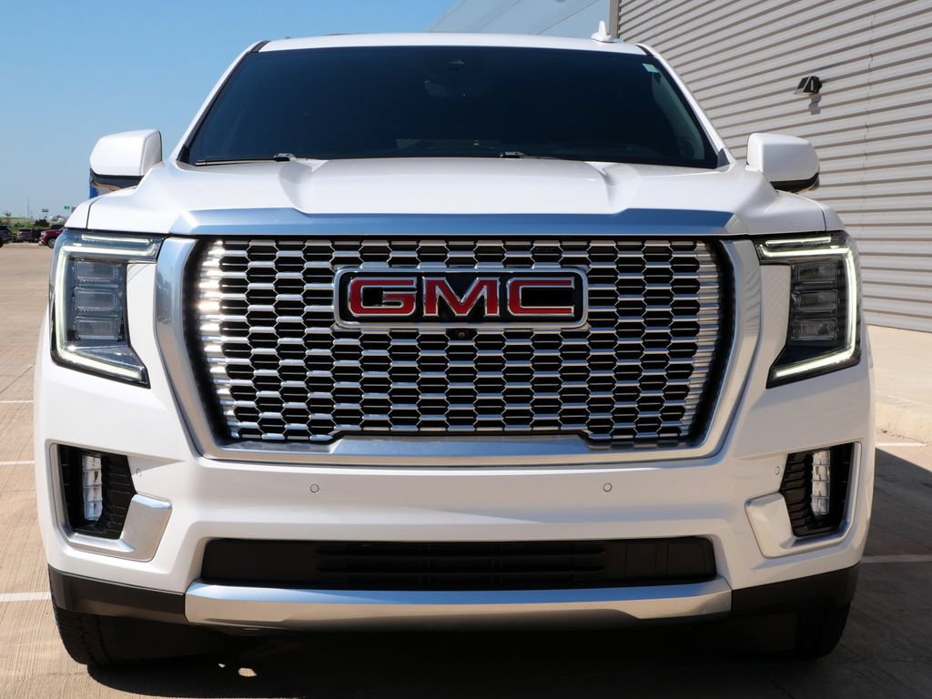 Used 2023 GMC Yukon XL Denali w/ Denali Reserve Package AWD/4WD image 4