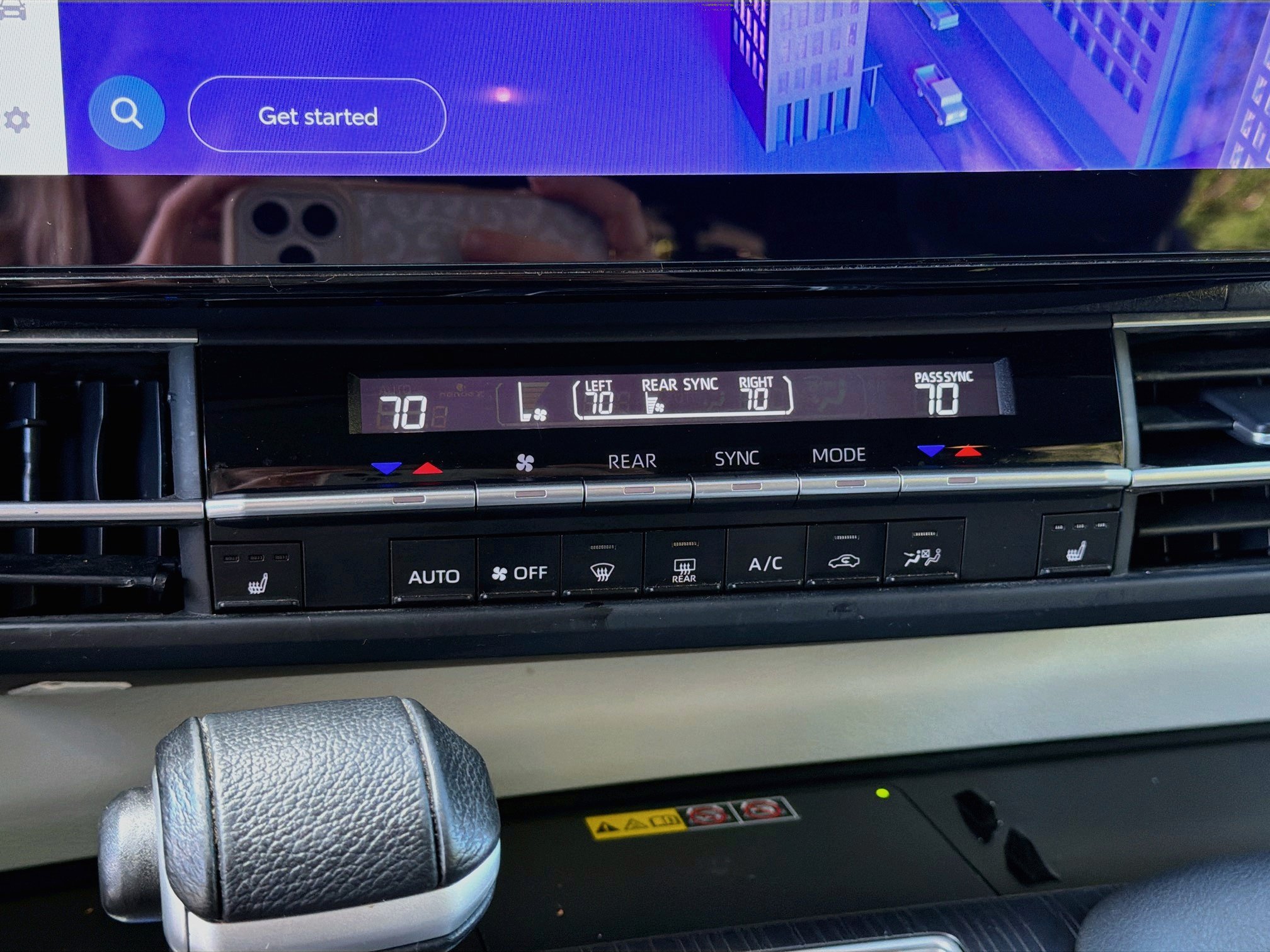 Used 2025 Toyota Sienna XLE FWD image 12