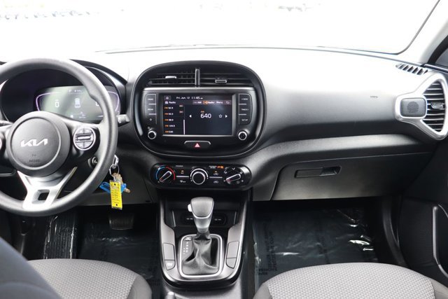 Used 2025 Kia Soul LX w/ LX Technology Package FWD image 14