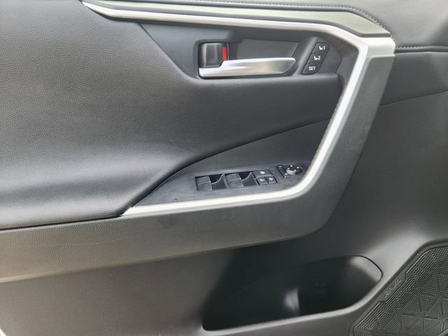 Used 2020 Toyota RAV4 Limited FWD image 17