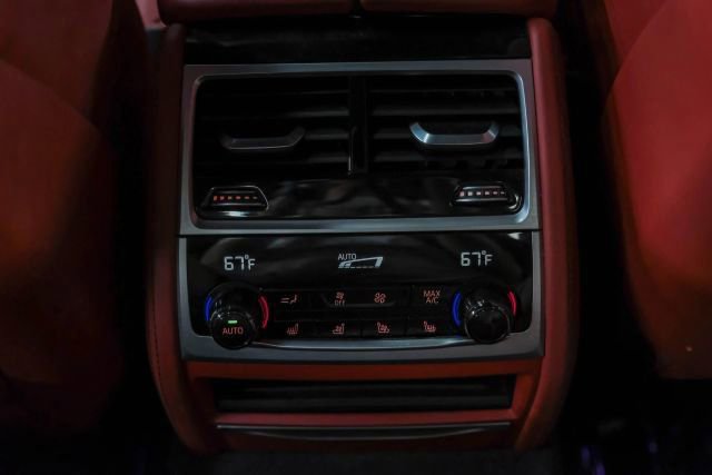 Used 2018 BMW M760i xDrive image 41