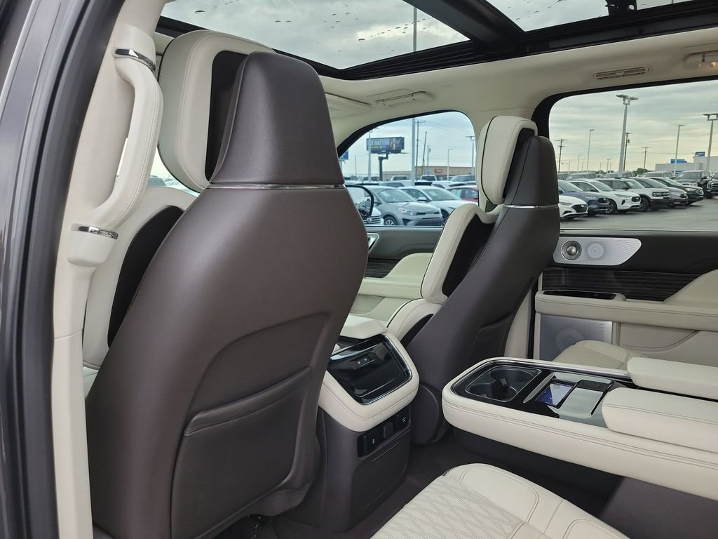 Certified 2023 Lincoln Navigator Black Label AWD/4WD image 17