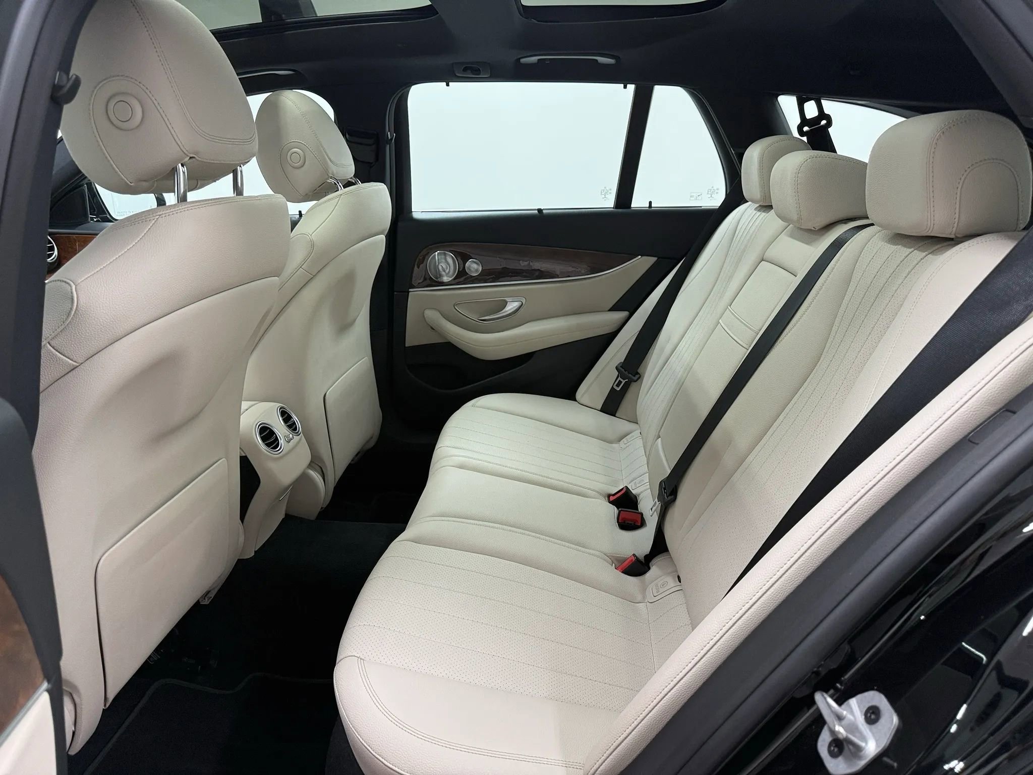 Used 2020 Mercedes-Benz E 450 4MATIC Wagon image 17