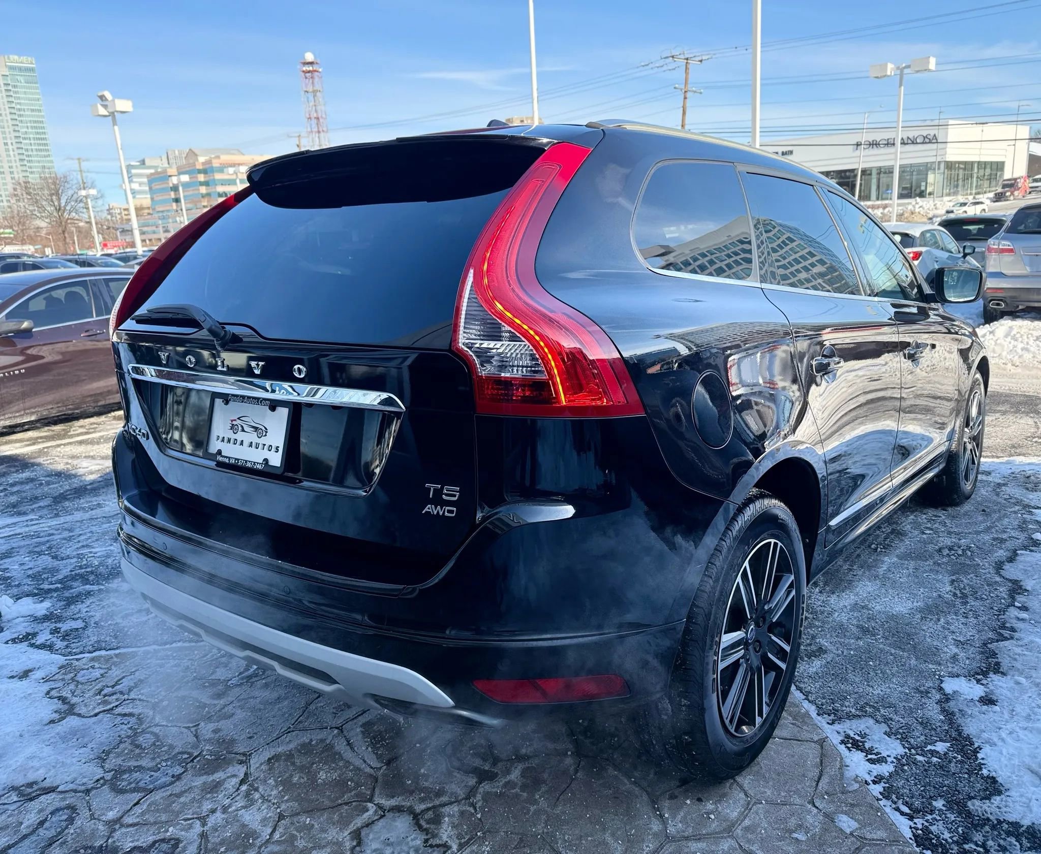Used 2017 Volvo XC60 T5 Dynamic w/ Preferred Option Package image 7