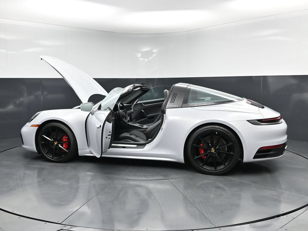 Certified 2024 Porsche 911 Targa 4S w/ Premium Package AWD/4WD image 30