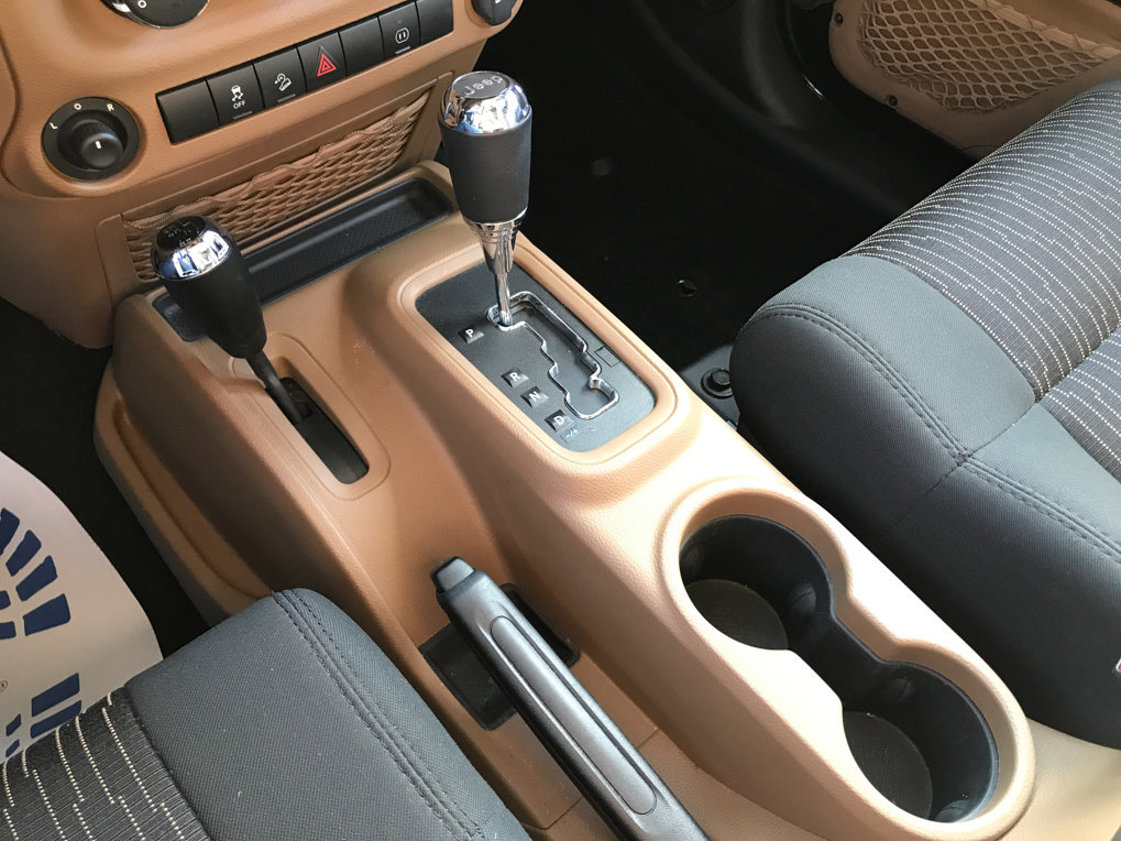 Used 2012 Jeep Wrangler Unlimited Rubicon w/ Connectivity Group image 18