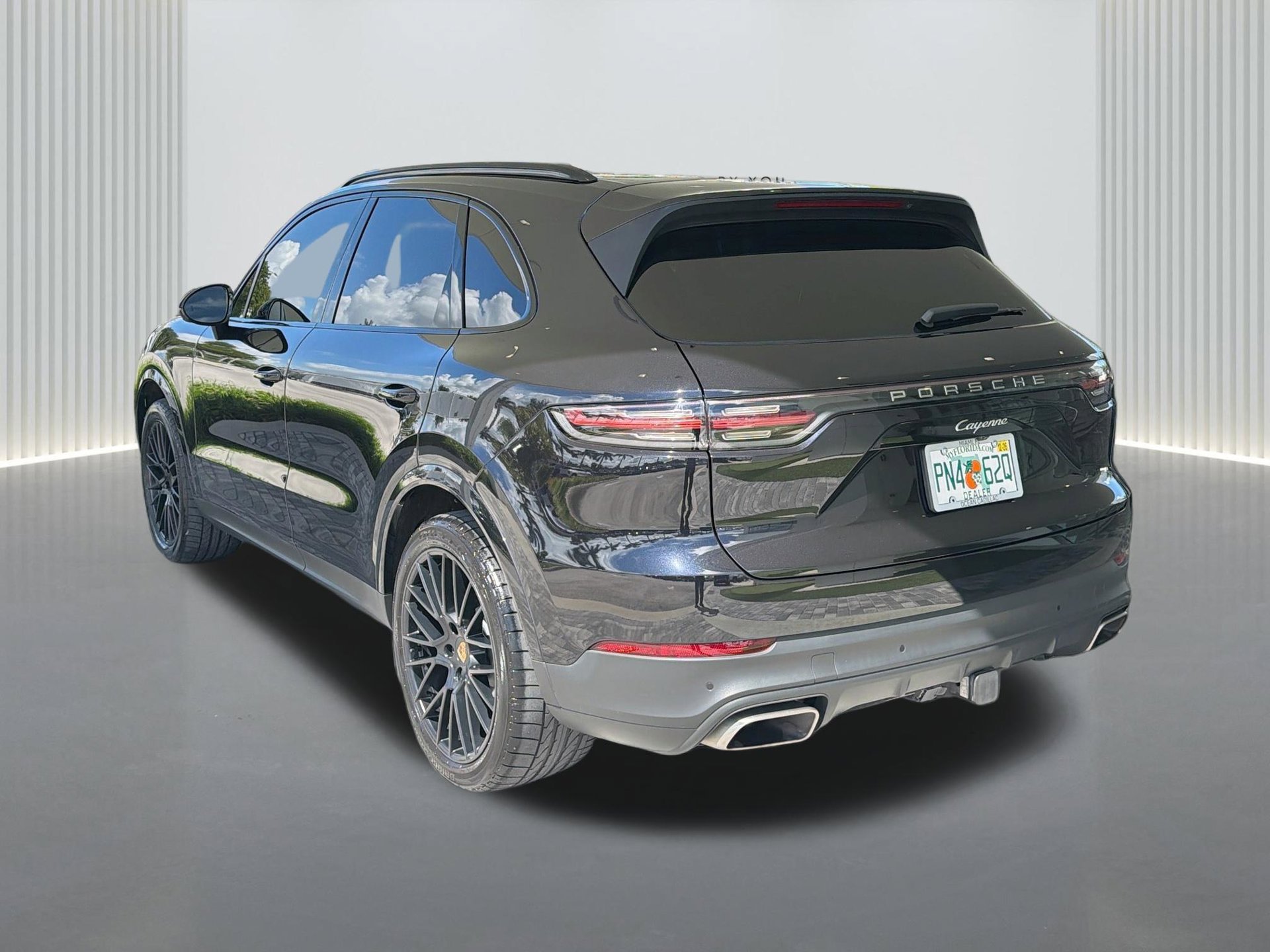 Used 2022 Porsche Cayenne AWD/4WD image 3