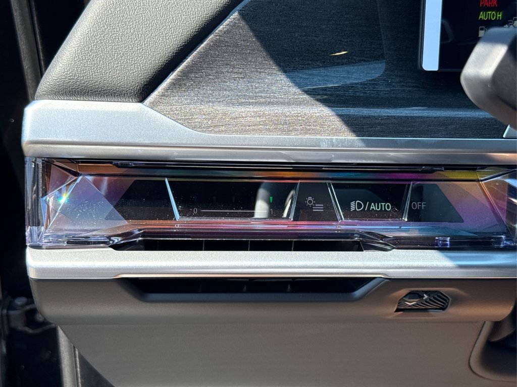 New 2026 BMW 750e xDrive AWD/4WD image 24