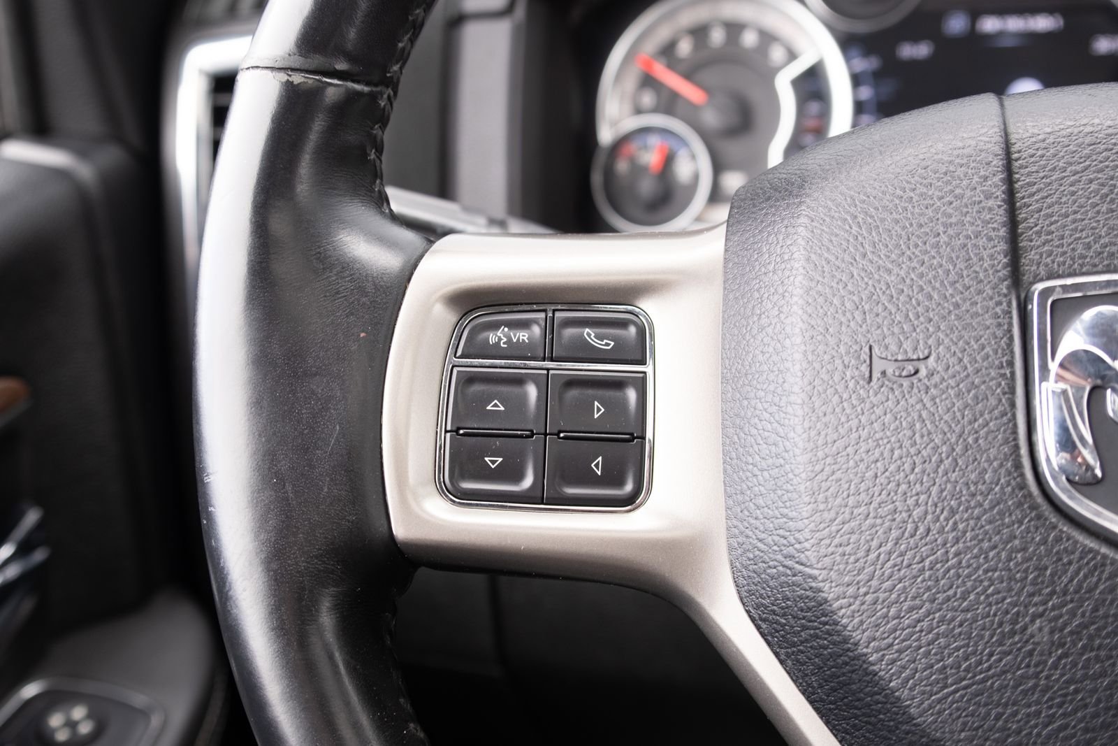 Used 2015 RAM 1500 Laramie w/ Convenience Group AWD/4WD image 3