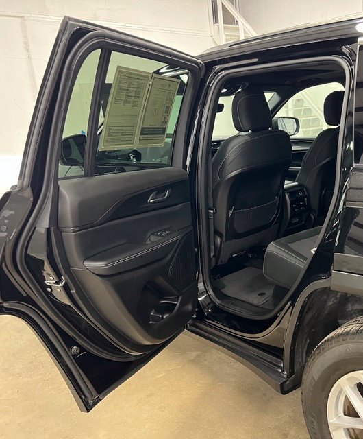 Used 2024 Jeep Grand Cherokee Laredo X RWD image 23