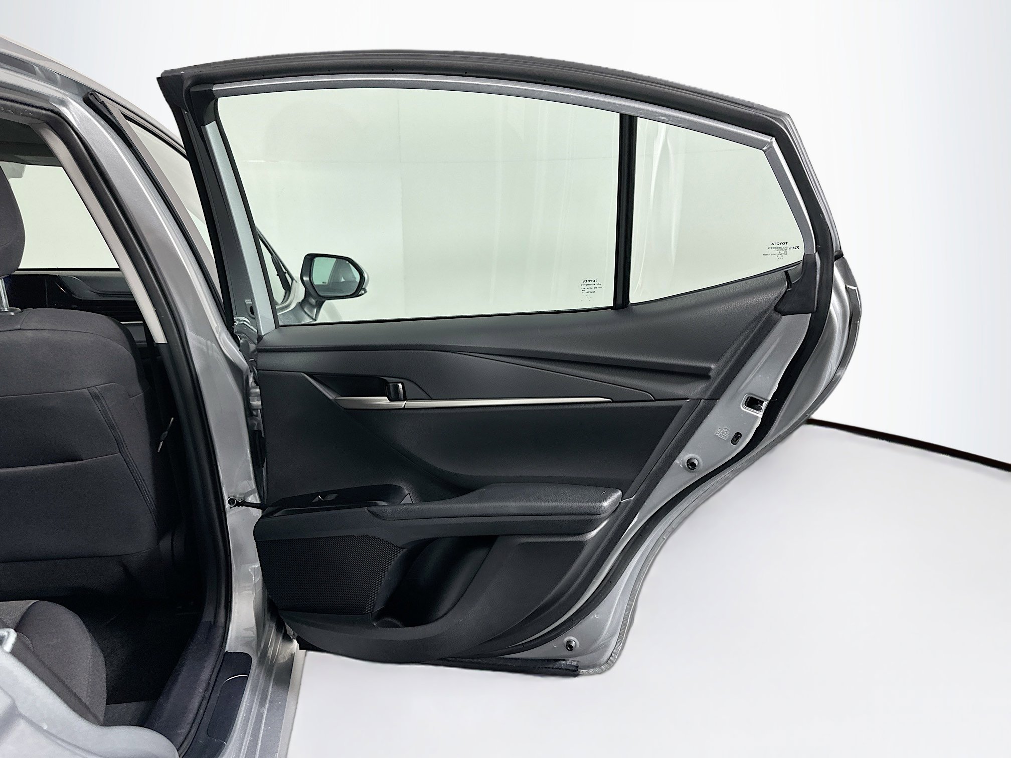 Used 2025 Toyota Camry LE image 30