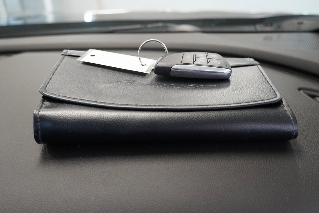 Used 2023 Buick Envision Avenir image 40