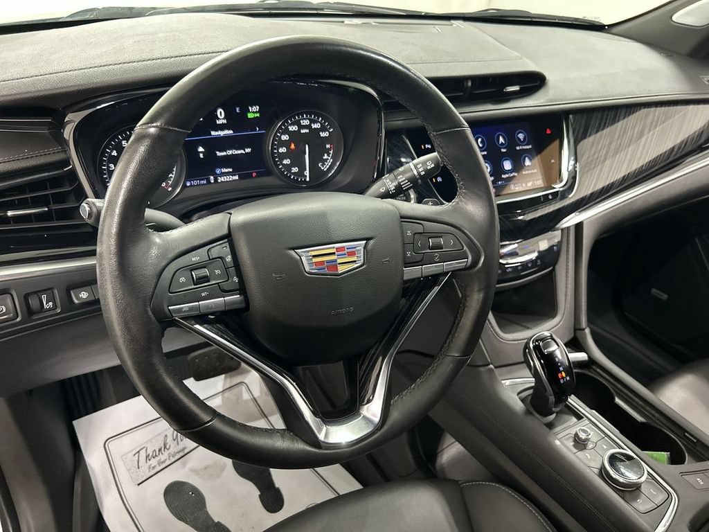 Used 2023 Cadillac XT6 Premium Luxury w/ Technology Package AWD/4WD image 4