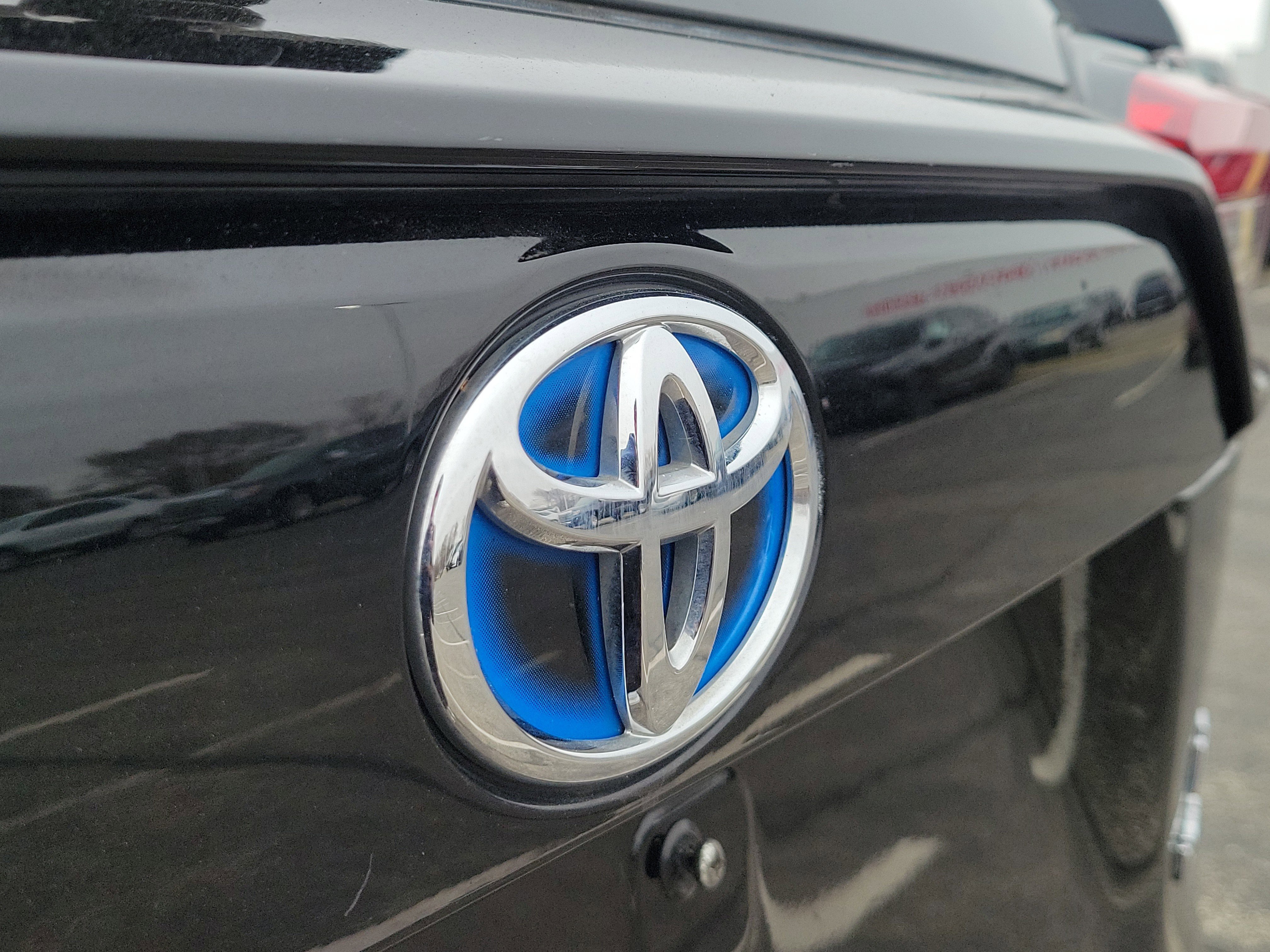 Used 2024 Toyota RAV4 LE image 6