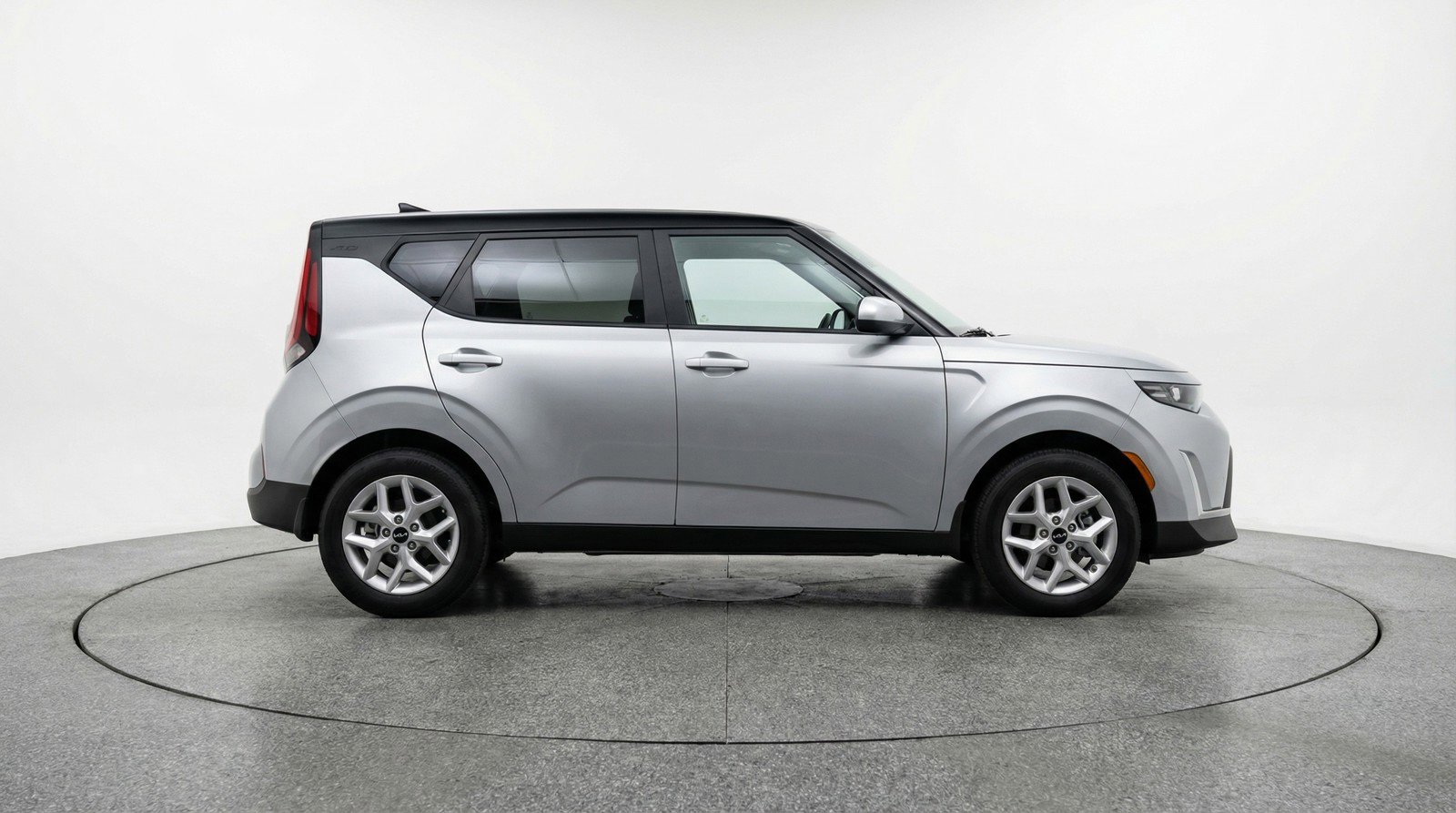 Used 2025 Kia Soul LX w/ LX Technology Package FWD image 11