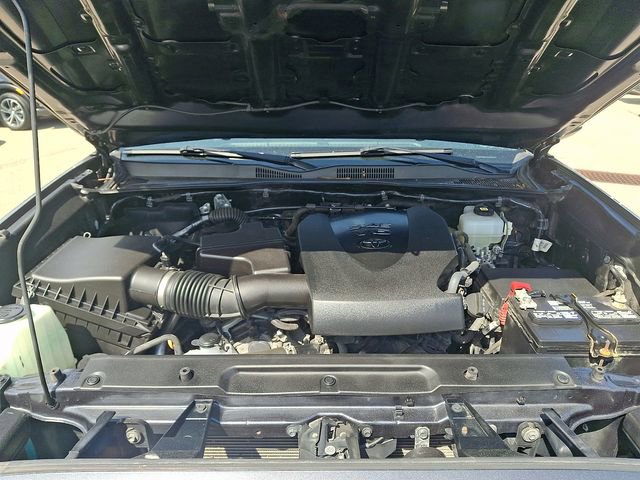 Used 2022 Toyota Tacoma TRD Off-Road w/ Technology Package AWD/4WD image 27
