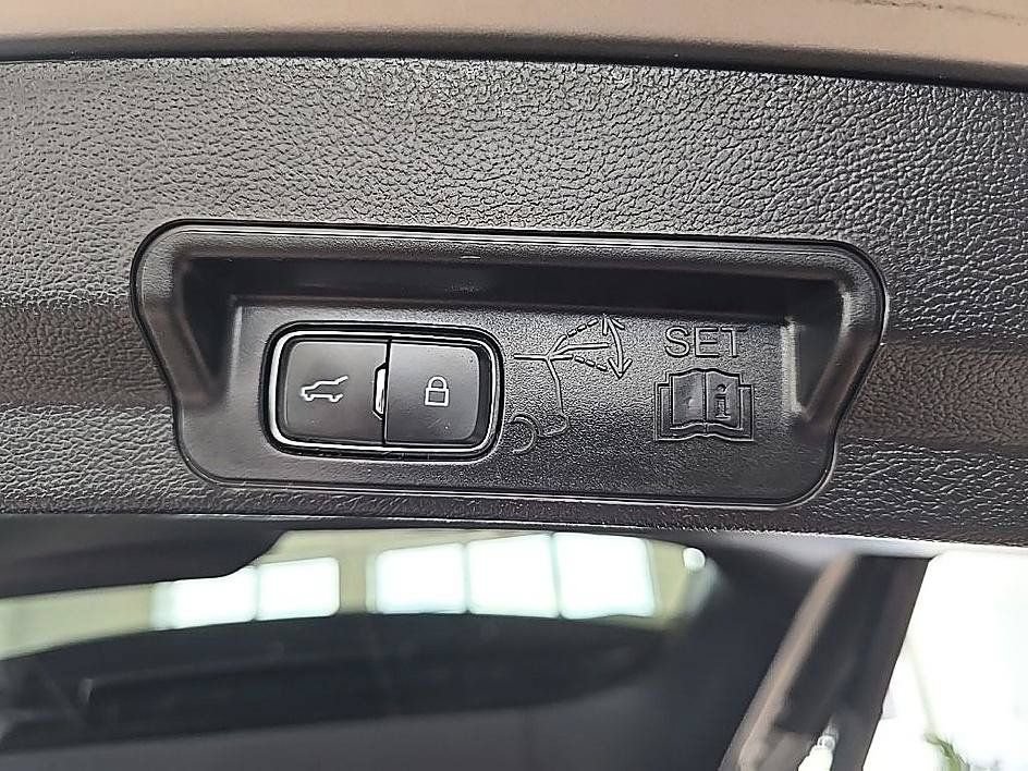 Used 2023 Ford Explorer XLT w/ Equipment Group 202A AWD/4WD image 30