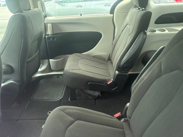 Used 2019 Chrysler Pacifica Touring Plus FWD image 9