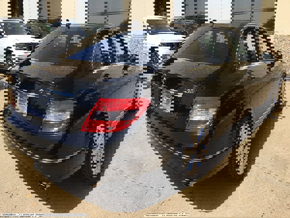 Used 2011 Mercedes-Benz C 300 4MATIC Sedan image 5