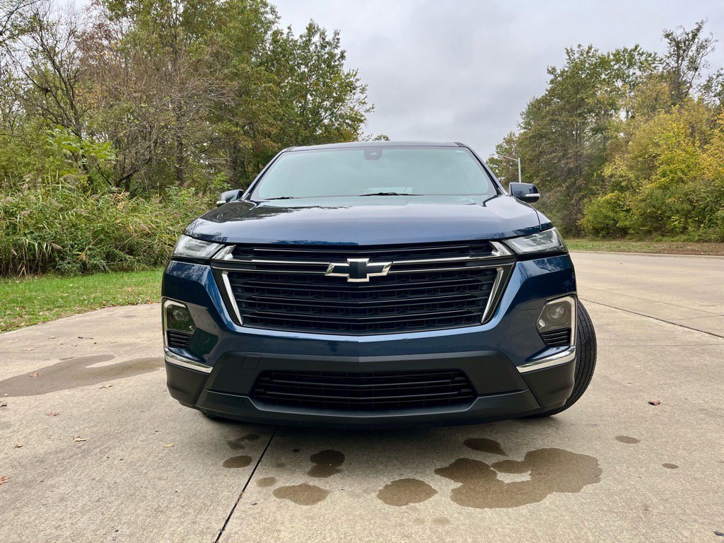 Used 2023 Chevrolet Traverse LT image 3