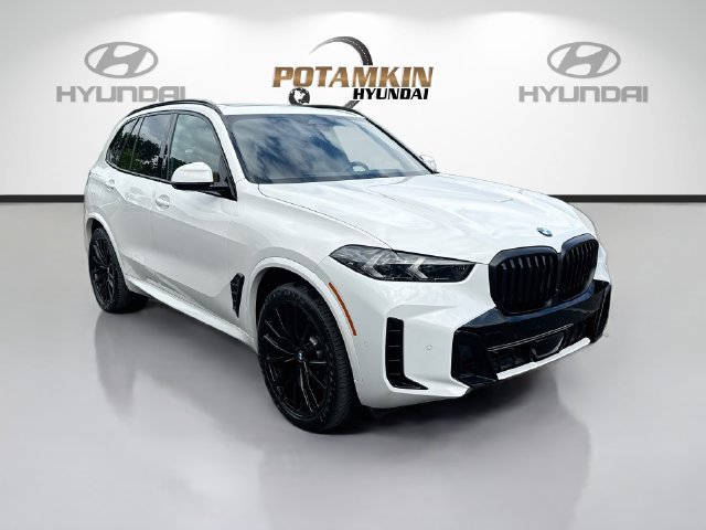 Used 2024 BMW X5 sDrive40i w/ M Sport Package RWD image 3