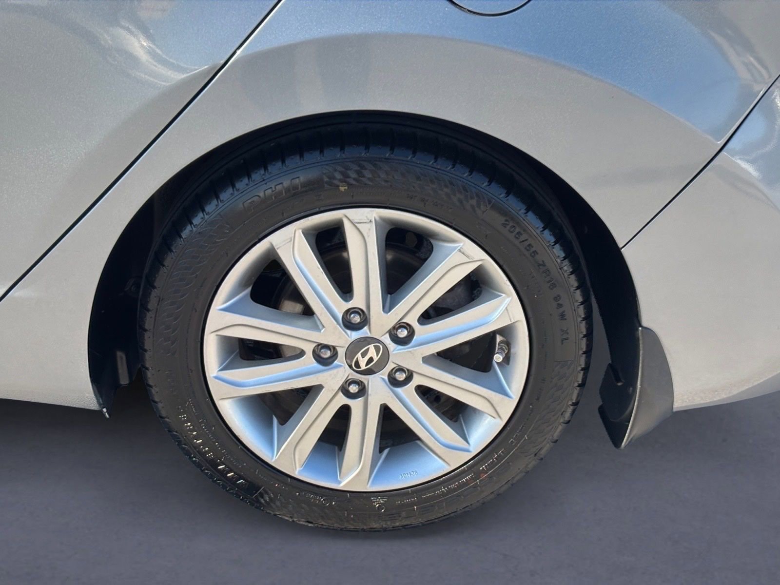 Used 2015 Hyundai Elantra SE w/ Option Group 02 FWD image 9