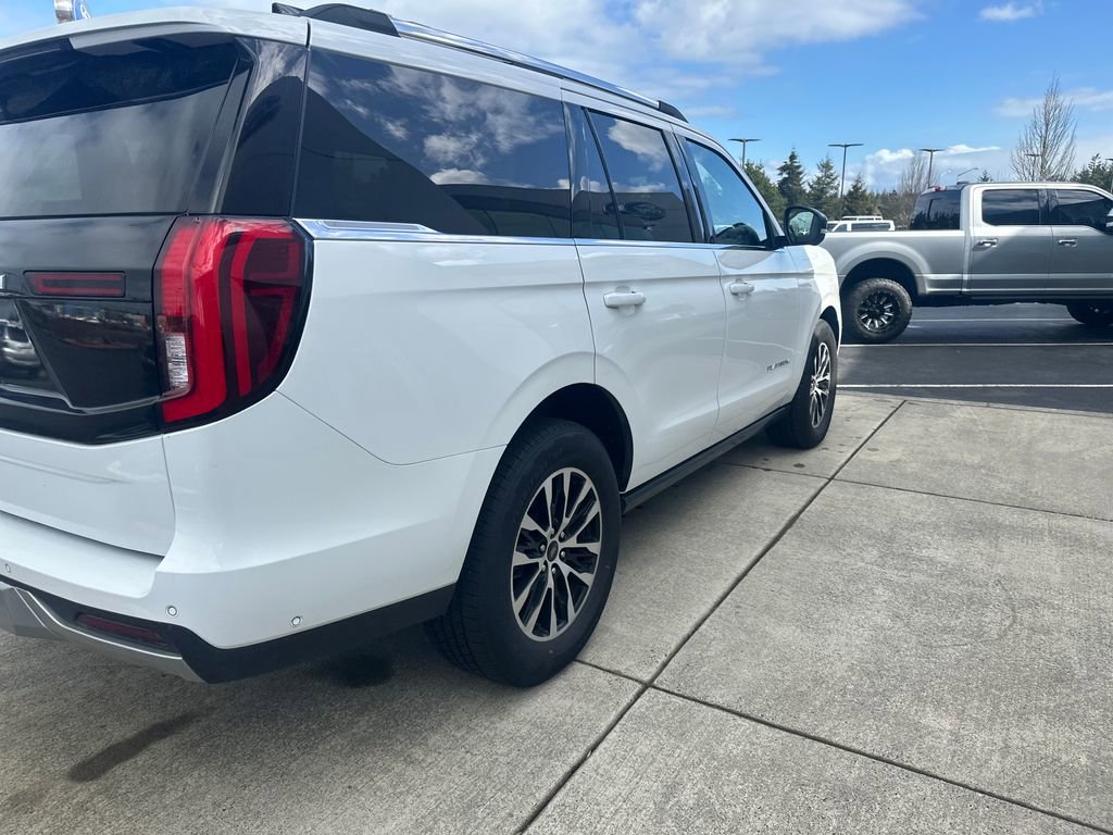 Used 2025 Ford Expedition Platinum image 4