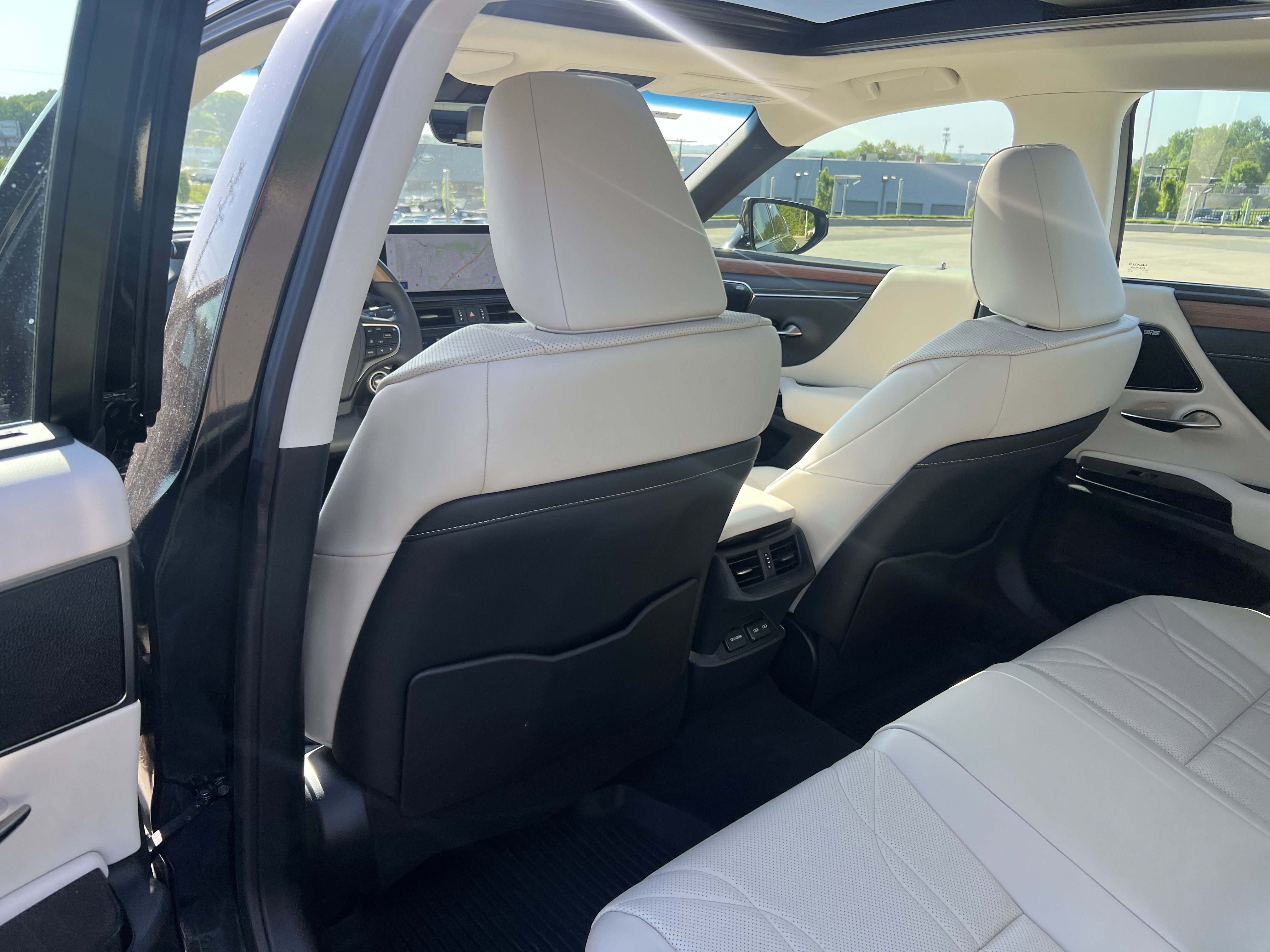 Used 2025 Lexus ES 350 Ultra Luxury w/ Accessory Package (Z2) FWD image 36