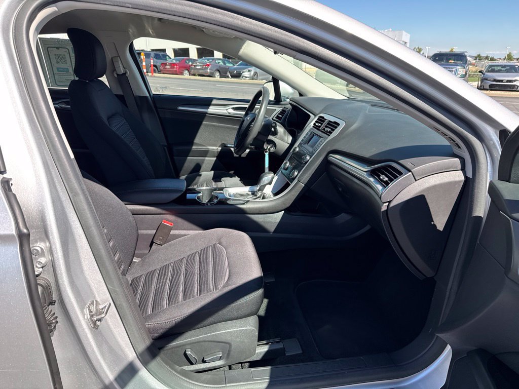 Used 2016 Ford Fusion SE FWD image 37