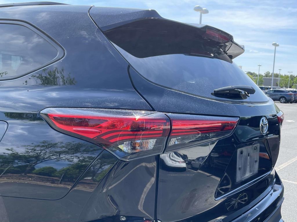 Used 2023 Toyota Highlander XSE FWD image 14