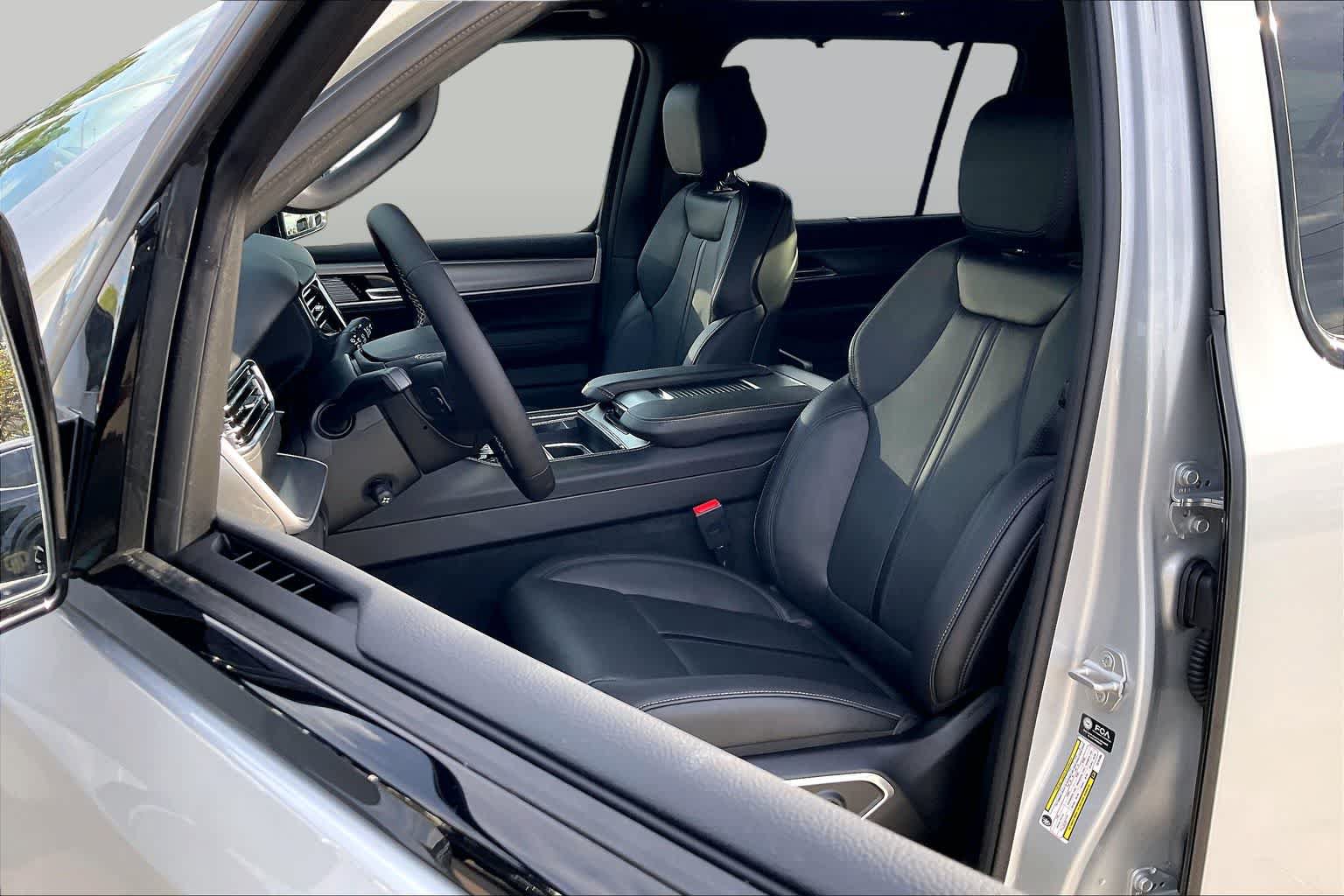 New 2026 Jeep Grand Wagoneer L Limited AWD/4WD image 9
