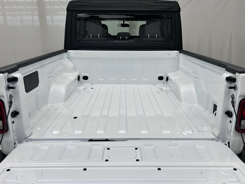 New 2026 Jeep Gladiator Sport AWD/4WD image 9