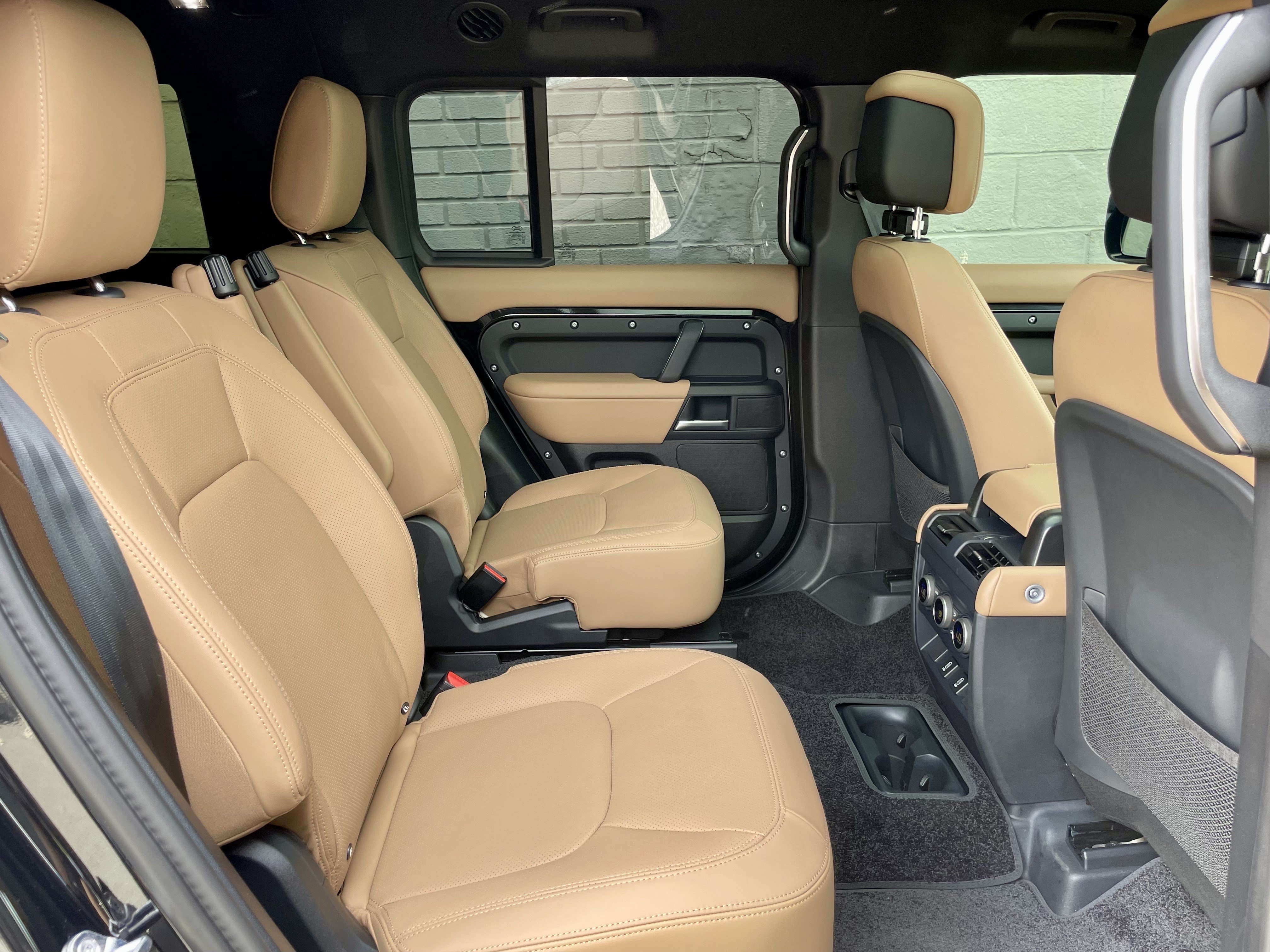 Certified 2026 Land Rover Defender 130 X-Dynamic SE AWD/4WD image 31