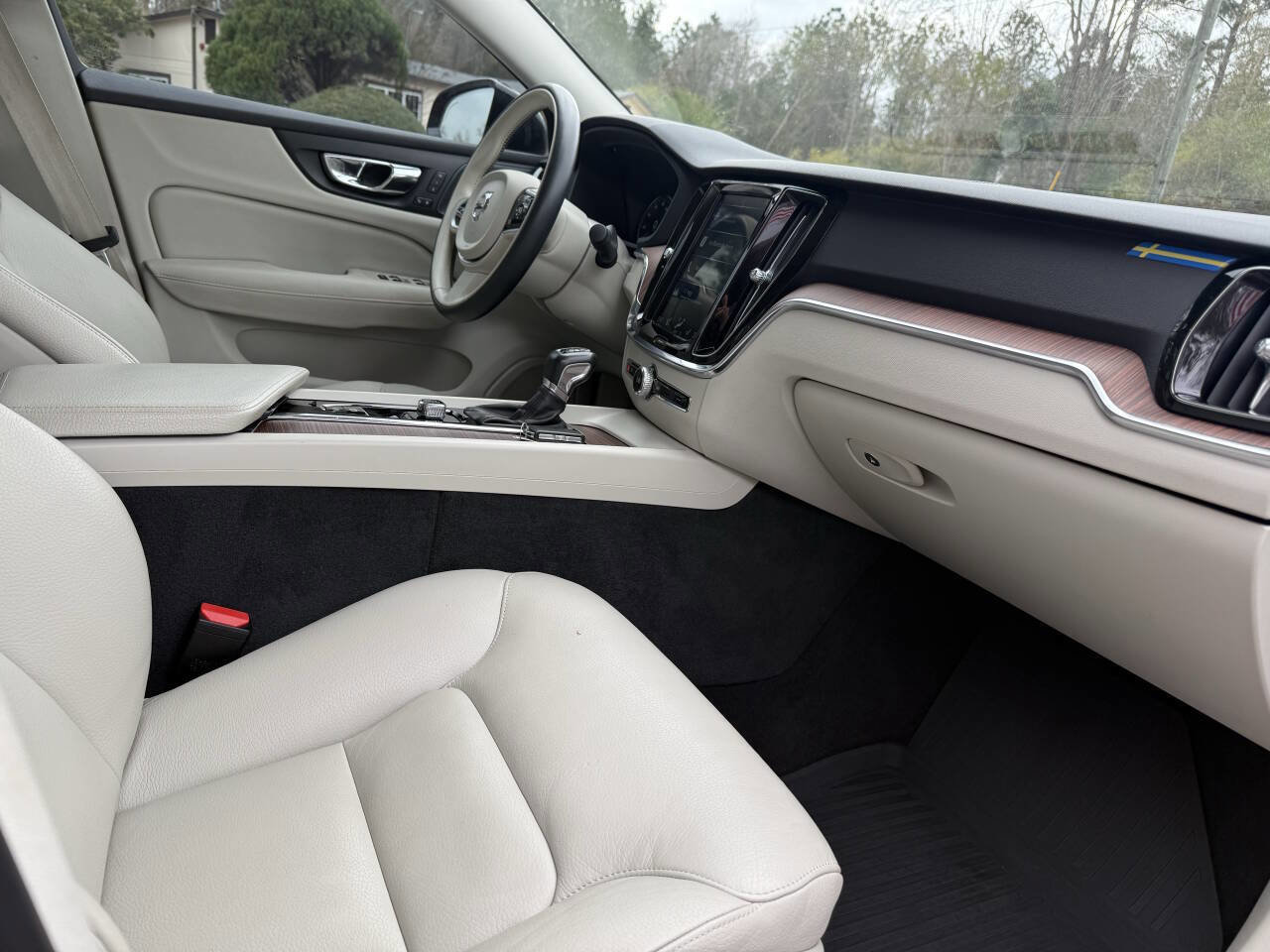 Used 2019 Volvo S60 T6 Momentum image 12