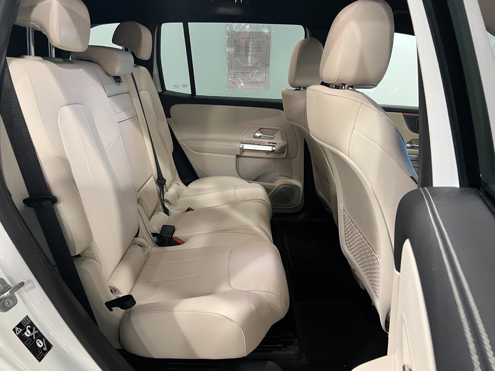 Used 2023 Mercedes-Benz EQB 300 4MATIC image 33