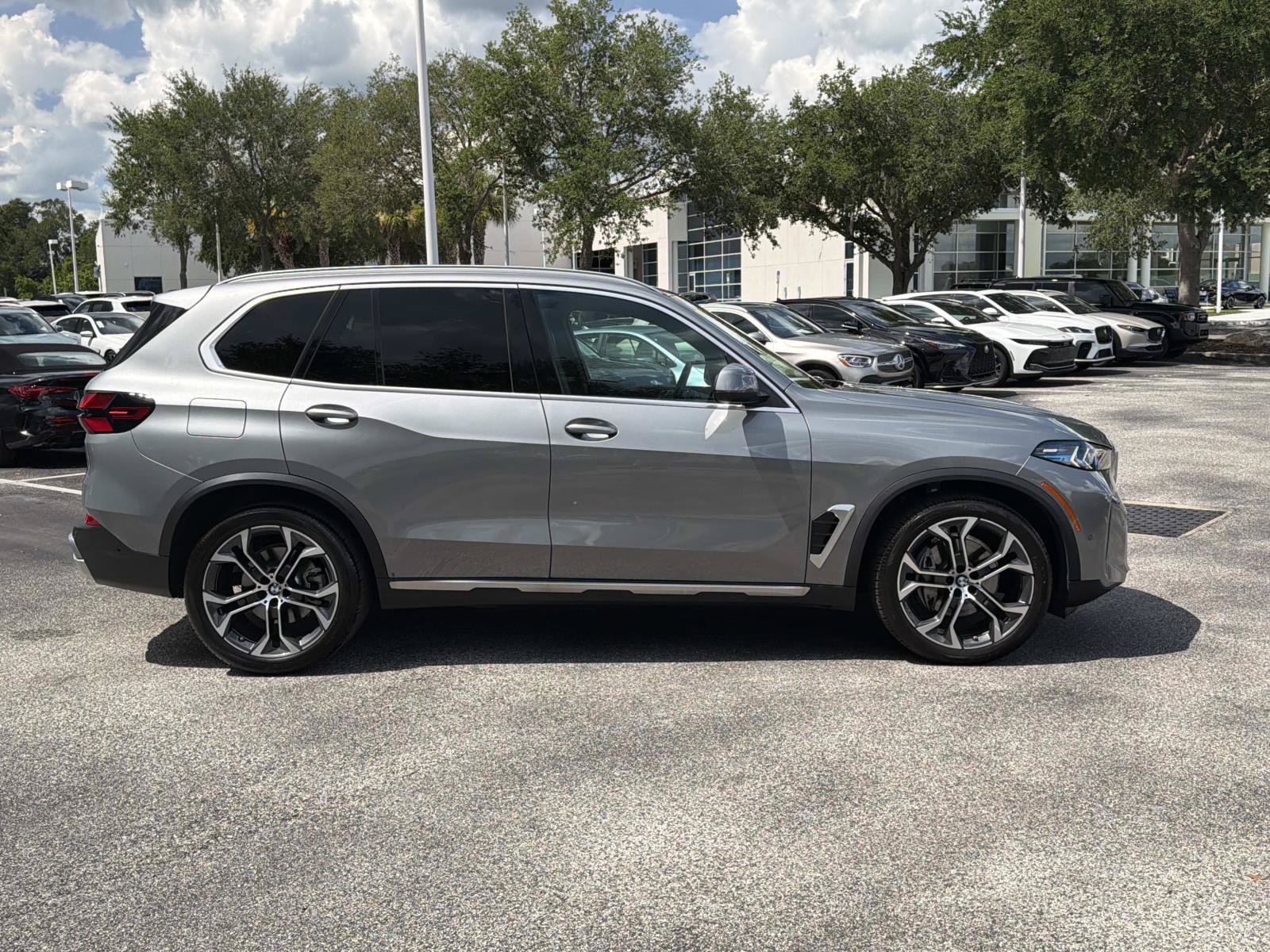 Certified 2026 BMW X5 xDrive40i AWD/4WD image 3