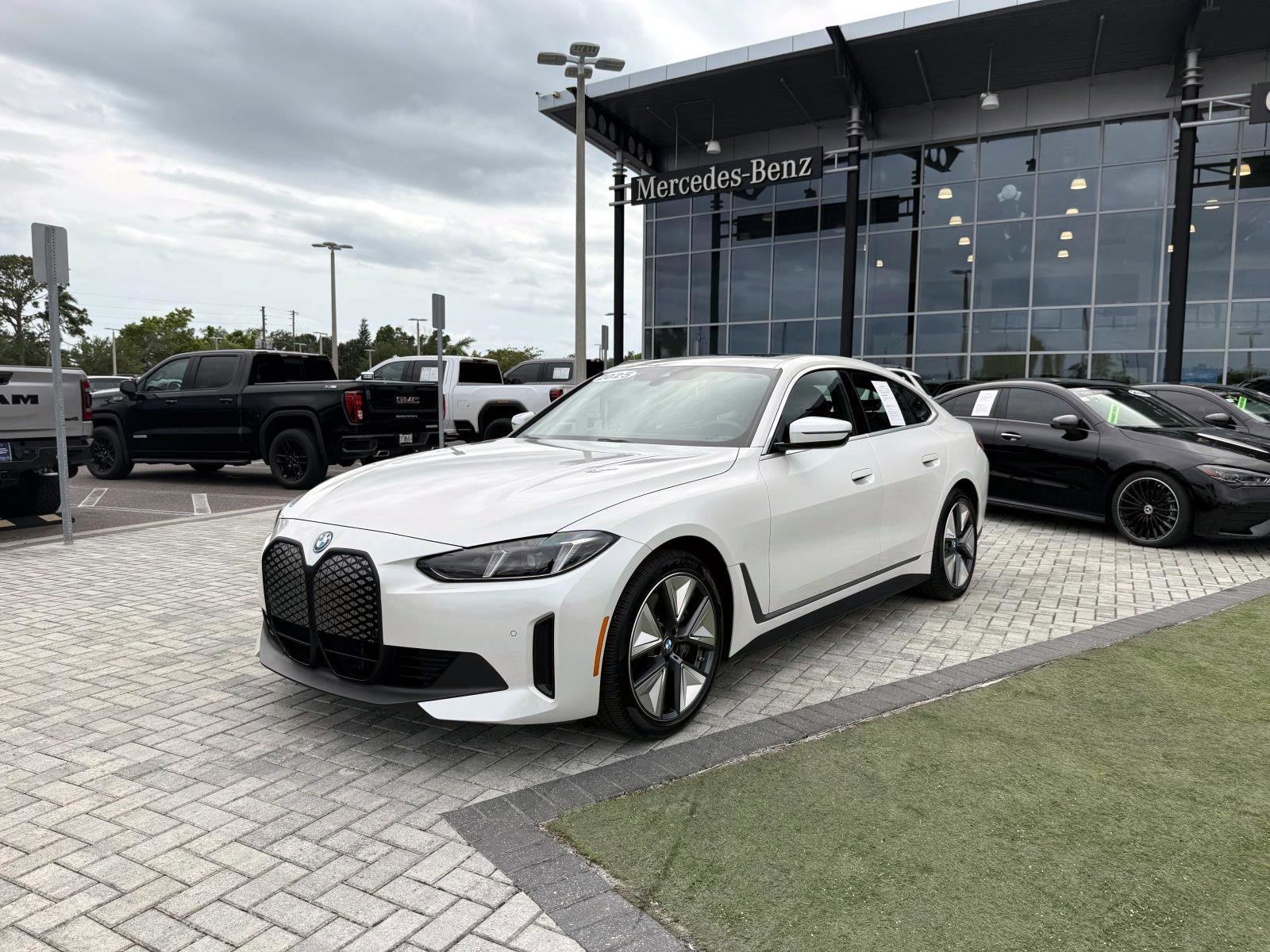 Used 2025 BMW i4 eDrive40 w/ Premium Package RWD image 2