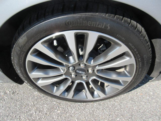 Used 2020 Lincoln Continental Reserve w/ Luxury Package AWD/4WD image 10