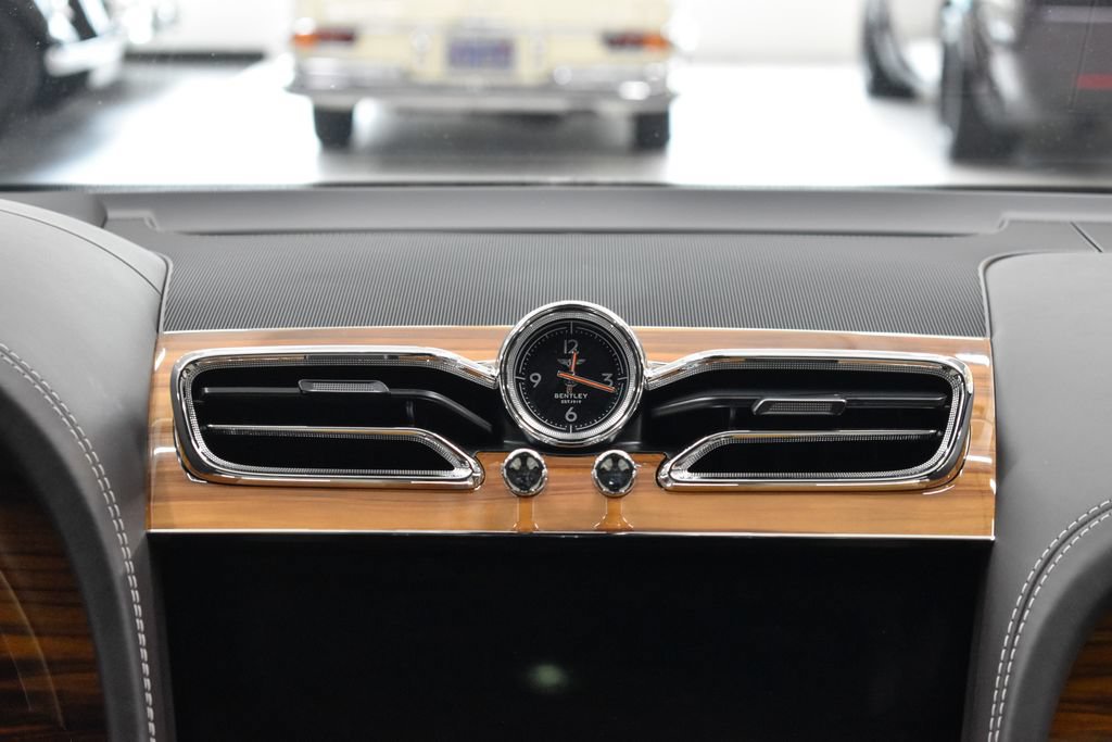 Used 2023 Bentley Bentayga AWD/4WD image 29
