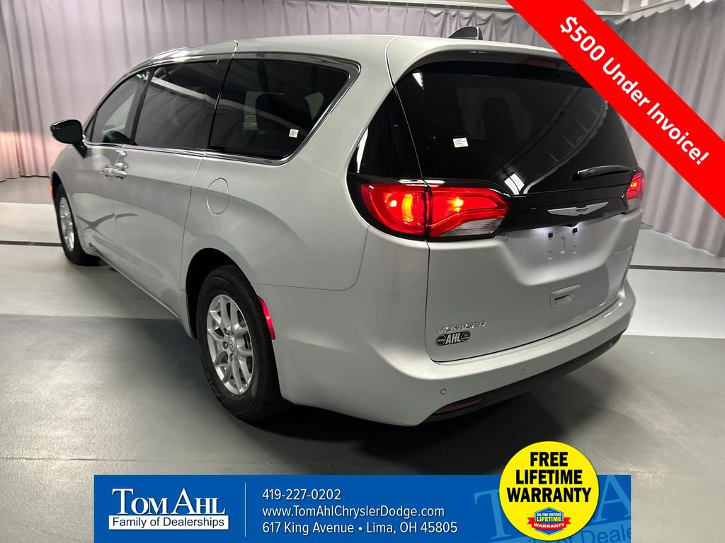 New 2026 Chrysler Voyager LX image 5