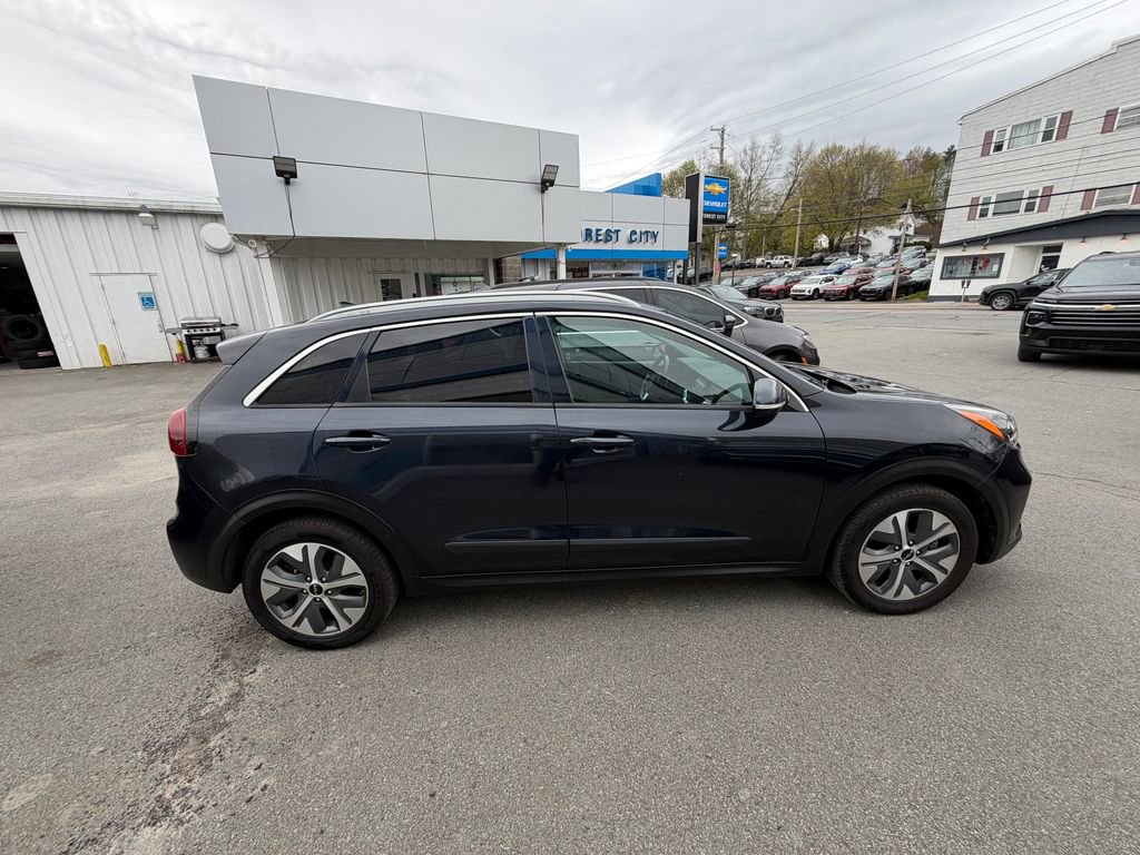 Used 2022 Kia Niro EX w/ Cold Weather Package FWD image 6